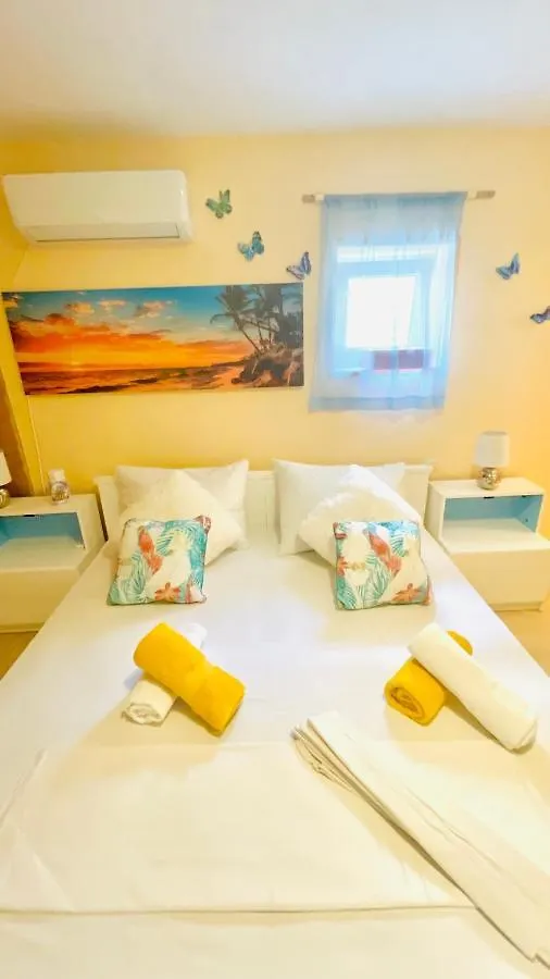 Colorful And Happy Apartment Sukosan - With Parking Croazia